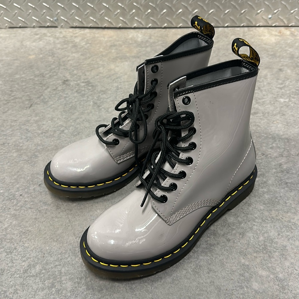 Never worn 1460 WOMEN'S PATENT LEATHER LACE UP BOOTS size 8